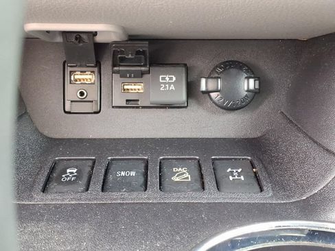 Certified 2019 Toyota Highlander XLE AWD/4WD image 14