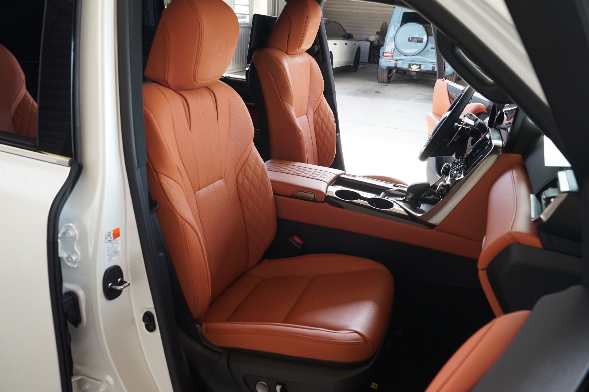 Used 2026 Lexus LX 700h Ultra Luxury w/ Accessory Package (Z1) AWD/4WD image 4