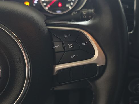 Used 2019 Jeep Compass Latitude w/ Cold Weather Group AWD/4WD image 16