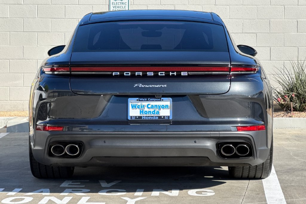 Used 2024 Porsche Panamera RWD image 11