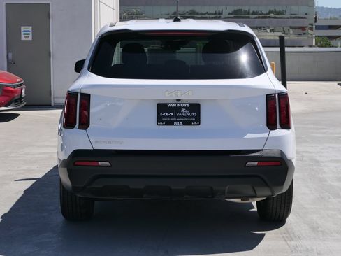 Used 2023 Kia Sorento LX FWD image 5