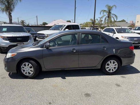 Used 2011 Toyota Corolla LE FWD image 2