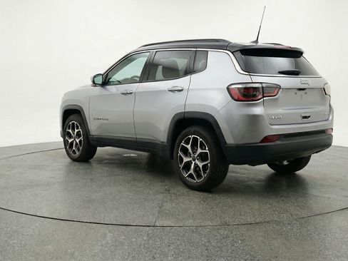 Used 2025 Jeep Compass Limited image 6