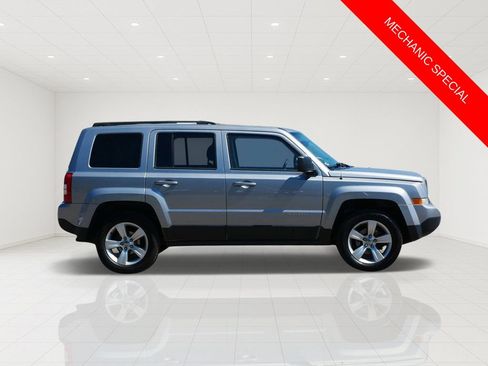 Used 2015 Jeep Patriot Latitude w/ Sun/Sound Group AWD/4WD image 2