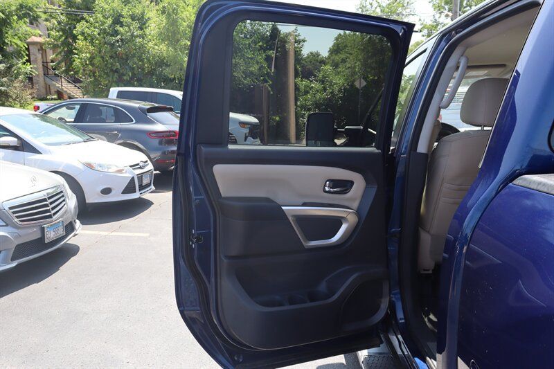 Used 2017 Nissan Titan SV AWD/4WD image 28