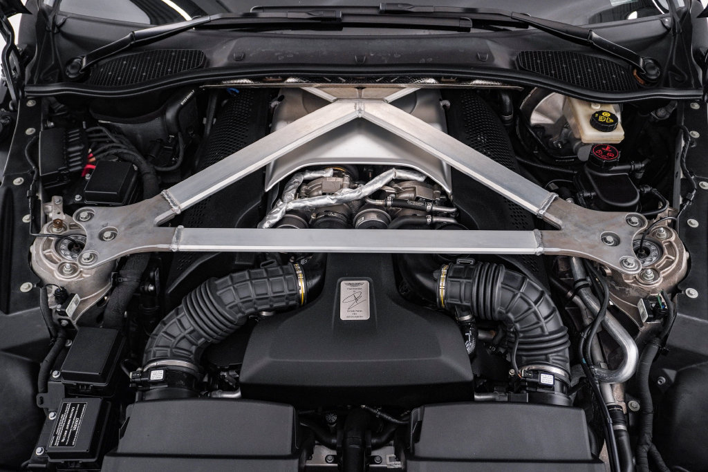 Used 2019 Aston Martin V8 Vantage Coupe RWD image 34