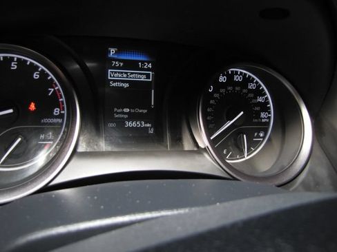 Used 2023 Toyota Camry SE FWD image 4