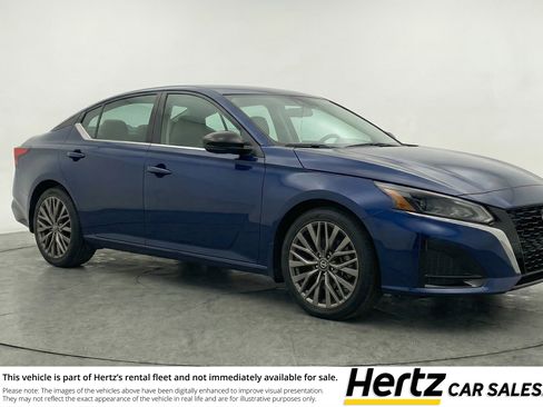 Used 2025 Nissan Altima 2.5 SV image 1