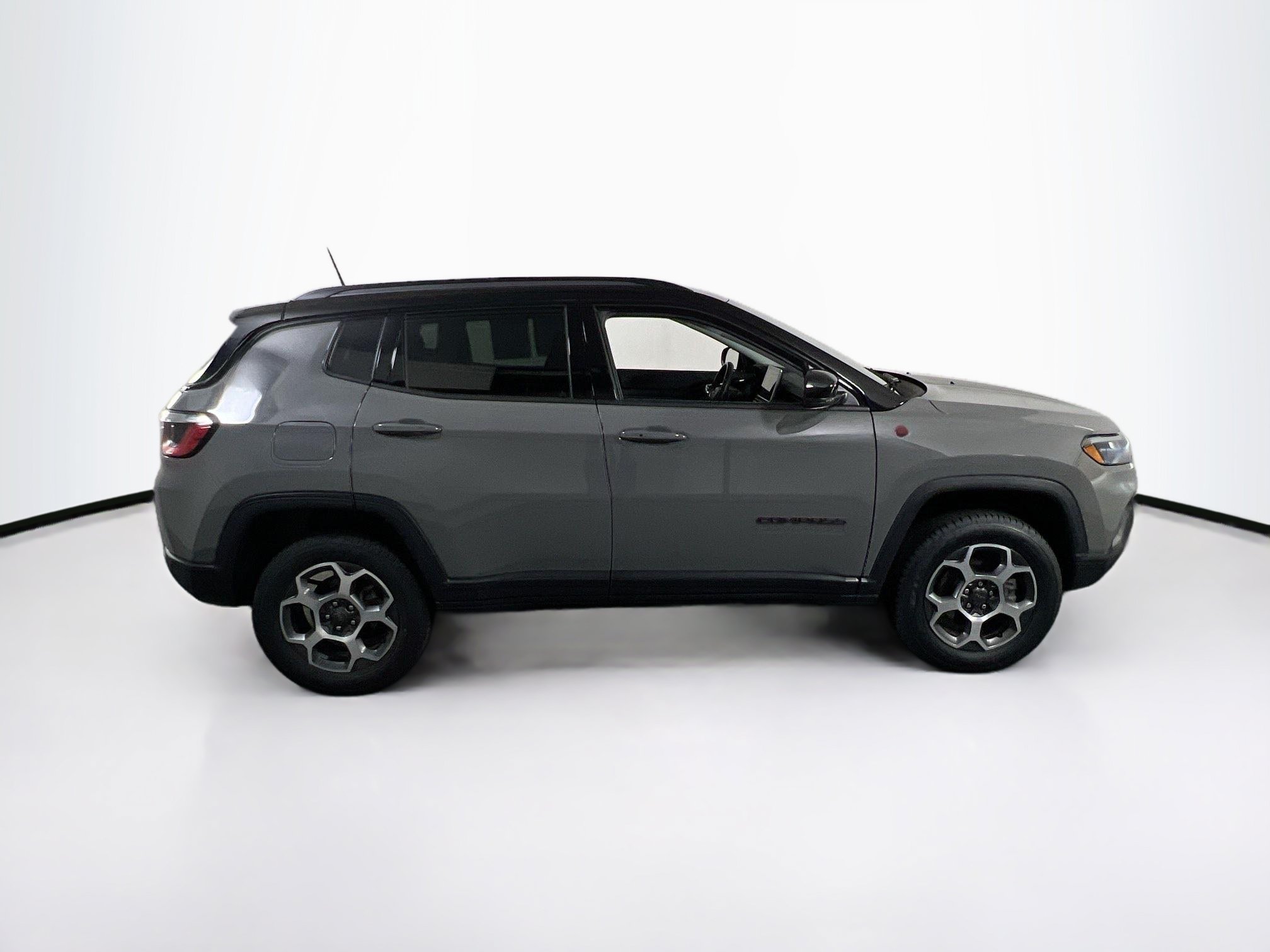 Used 2022 Jeep Compass Trailhawk w/ Trailhawk Convenience Group AWD/4WD image 4