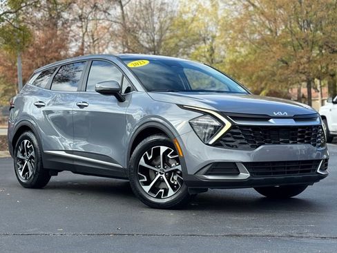 Used 2023 Kia Sportage EX image 2