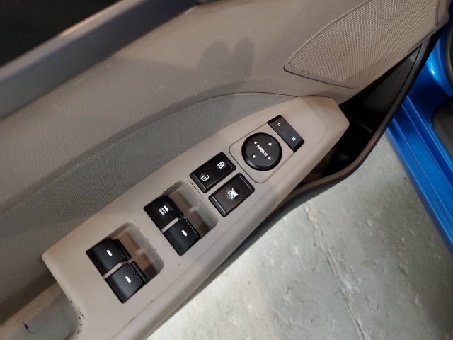 Used 2017 Hyundai Elantra SE FWD image 13