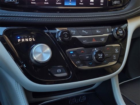 Used 2022 Chrysler Pacifica Limited image 22