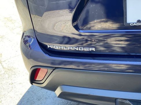 Used 2021 Toyota Highlander XLE AWD/4WD image 10
