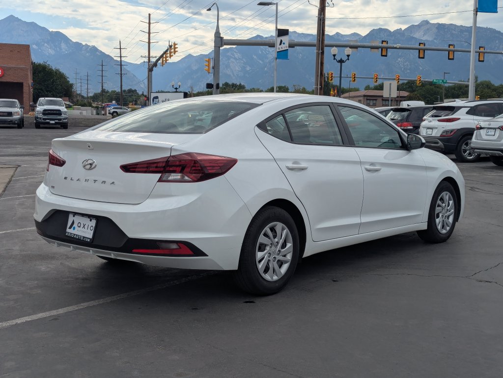 Used 2019 Hyundai Elantra SE w/ Cargo Package FWD image 3