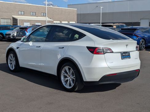 Used 2021 Tesla Model Y Long Range AWD/4WD image 3