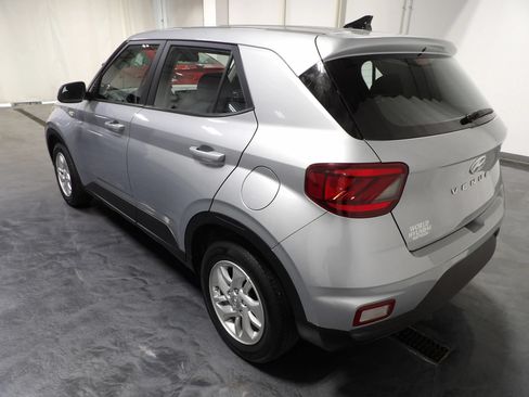 Used 2021 Hyundai Venue SE FWD image 5