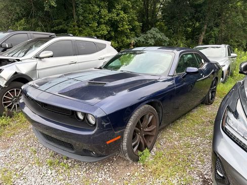 Used 2016 Dodge Challenger SXT Plus RWD image 1
