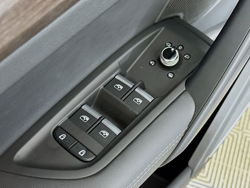 Certified 2025 Audi Q5 2.0T Premium Plus w/ Premium Plus Package image 18