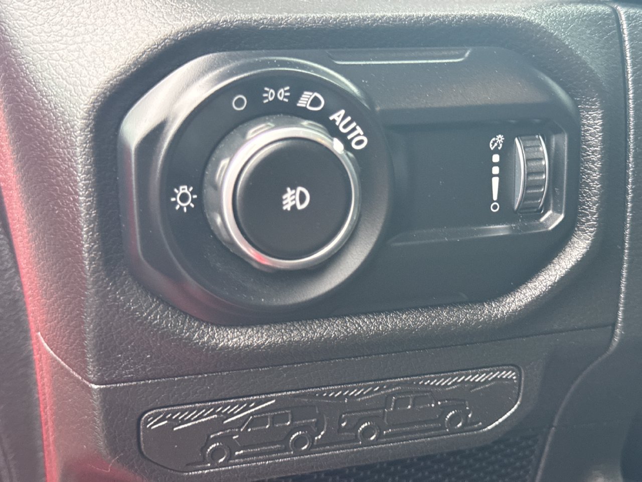 Used 2025 Jeep Wrangler Sport AWD/4WD image 14