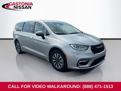 Used 2023 Chrysler Pacifica Touring-L