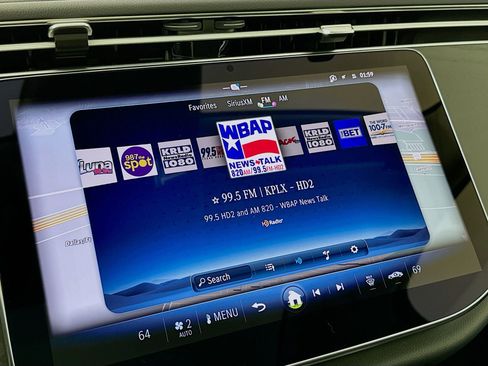 Used 2025 Mercedes-Benz E 350 Sedan image 16