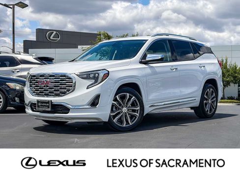 Used 2020 GMC Terrain Denali w/ Denali Premium Package FWD image 1