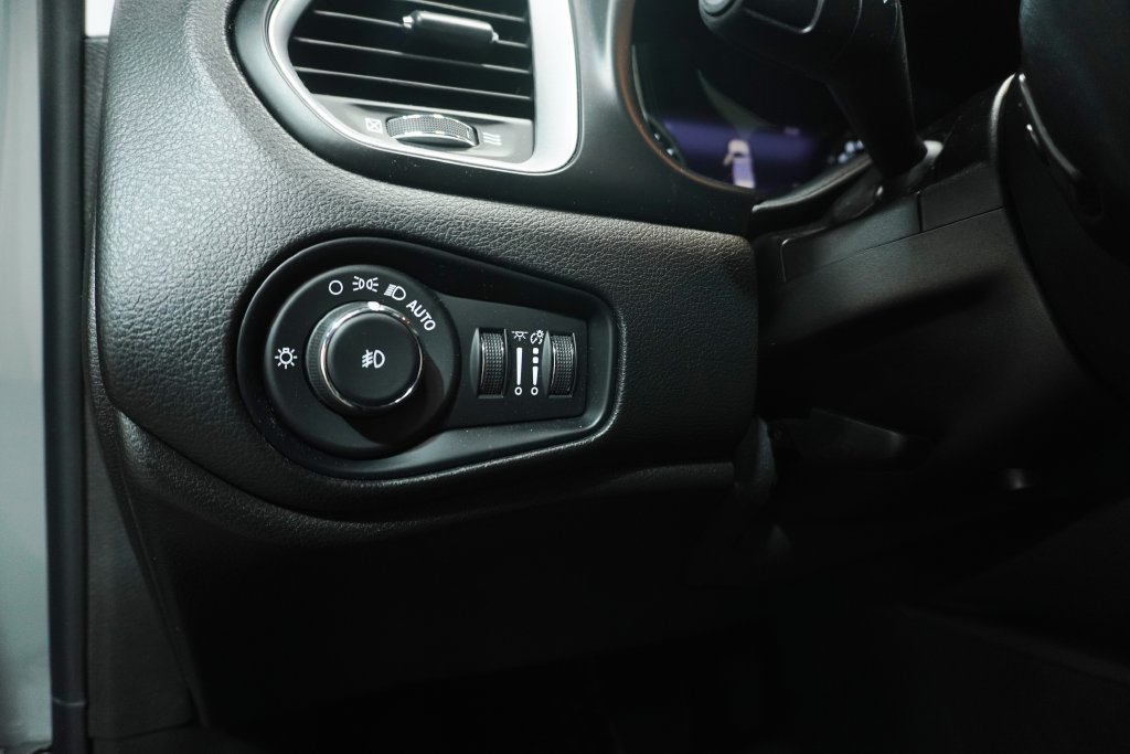 Used 2021 Jeep Renegade Latitude w/ Convenience Group AWD/4WD image 21