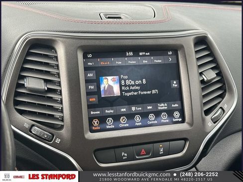 Used 2021 Jeep Cherokee Trailhawk AWD/4WD image 30