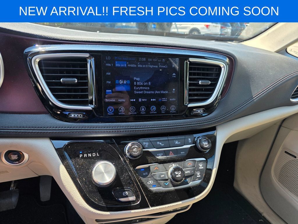 Used 2017 Chrysler Pacifica Limited FWD image 9