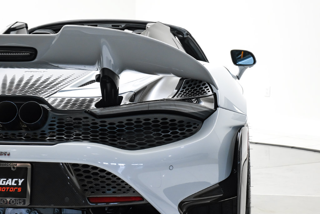 Used 2022 McLaren 765LT RWD image 32