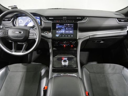 Used 2023 Jeep Grand Cherokee Altitude AWD/4WD image 11