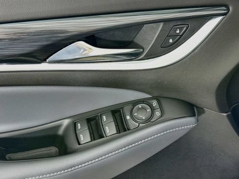 Used 2024 Buick Enclave Essence w/ Technology Package FWD image 17