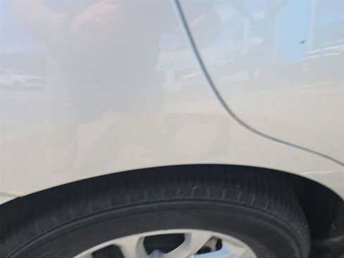 Used 2021 Chevrolet Equinox LT FWD image 15