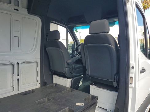 Used 2019 Freightliner Sprinter 3500 image 15
