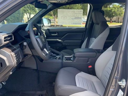 Used 2025 Toyota Tacoma TRD Sport image 21