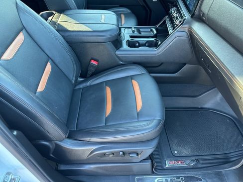 Used 2025 GMC Sierra 2500 AT4 image 17