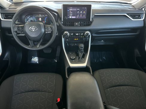 Used 2025 Toyota RAV4 XLE AWD/4WD image 12