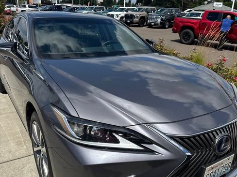 Used 2020 Lexus ES 300h w/ Premium Package FWD image 1