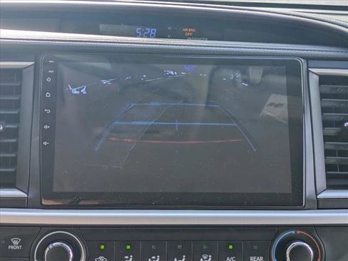 Used 2019 Toyota Highlander LE image 13