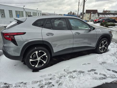 Used 2025 Chevrolet Trax RS w/ Driver Confidence Package image 8