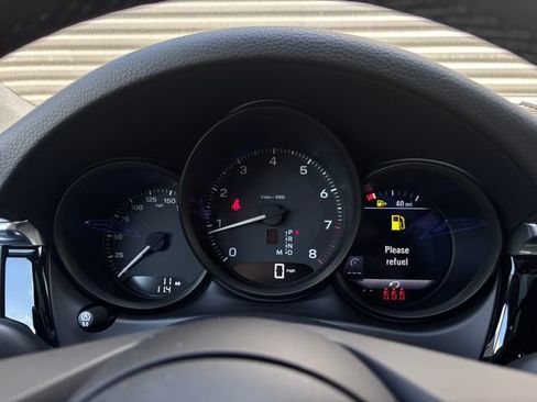 Certified 2026 Porsche Macan AWD/4WD image 18
