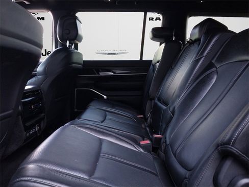 Used 2023 Jeep Wagoneer L Series II image 11