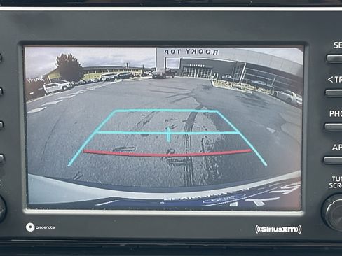 Used 2021 Toyota RAV4 XLE Premium image 30