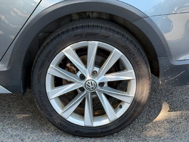 Used 2018 Volkswagen Golf Alltrack AWD/4WD image 7