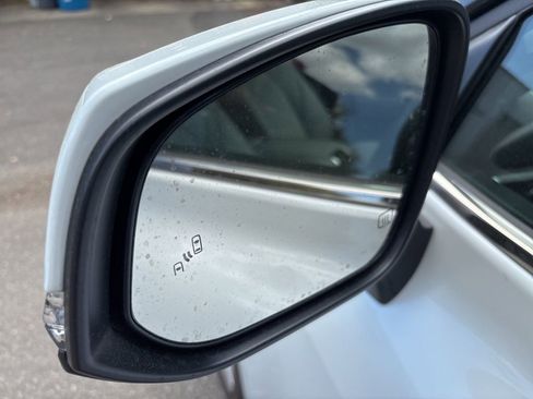 Used 2023 Toyota Highlander Limited image 32