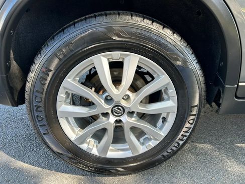 Used 2019 Nissan Rogue SV AWD/4WD image 16