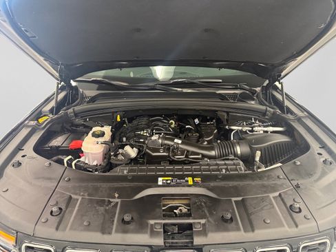 Used 2024 Jeep Grand Cherokee L Limited w/ Luxury Tech Group II image 5