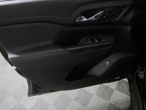 Used 2023 GMC Acadia SLT w/ Elevation Edition image 13