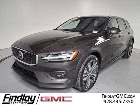 Used 2025 Volvo V60 B5 Cross Country Plus AWD/4WD image 1