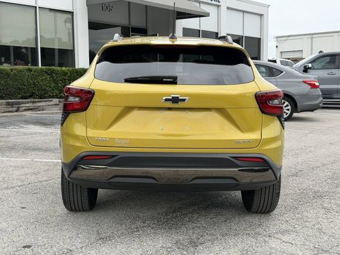 Used 2025 Chevrolet Trax ACTIV FWD image 6